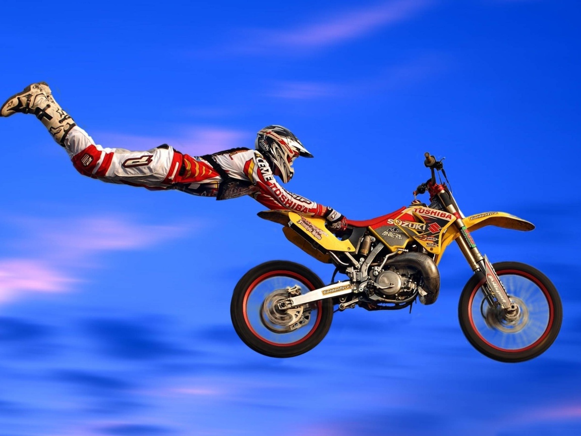 Мотоциклист в полете