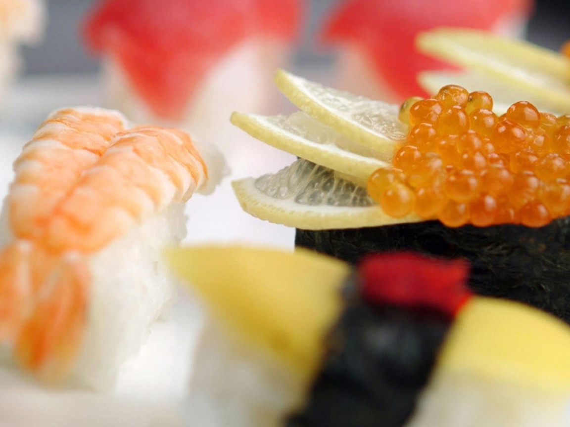 Суши с красной икрой