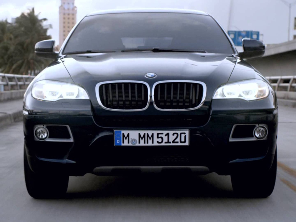 Черный BMW X4 кроссовер