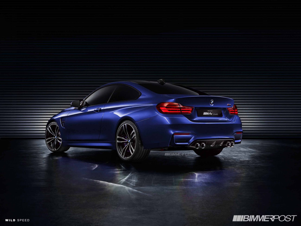 Синий BMW M4 купе