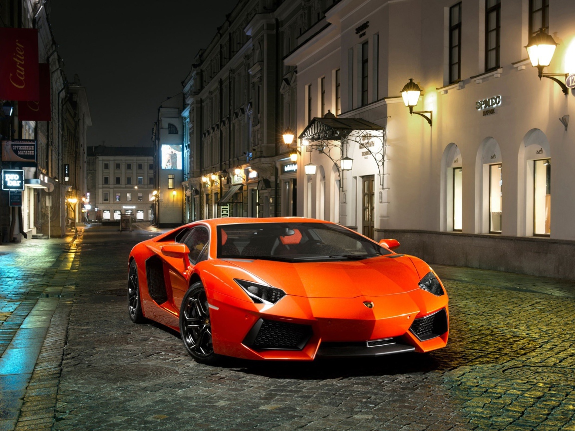 Lamborghini Aventador в городе
