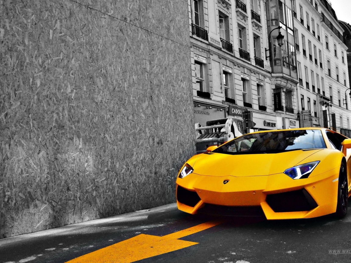 Желтый Lamborghini Aventador