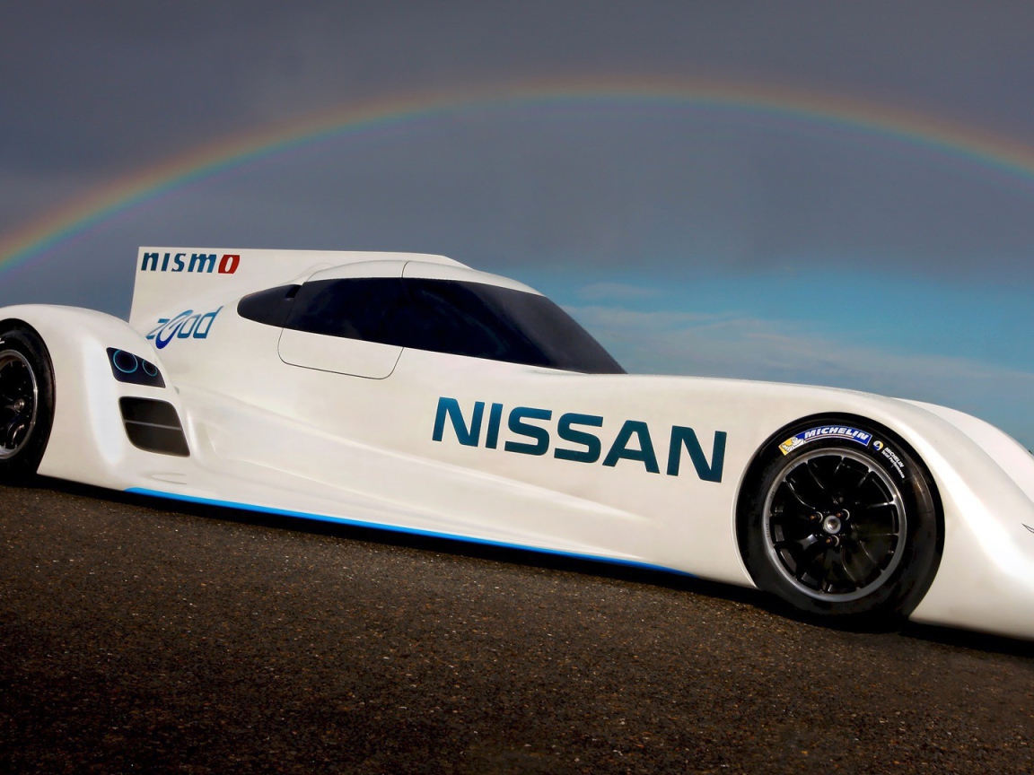 Нисан под радугой