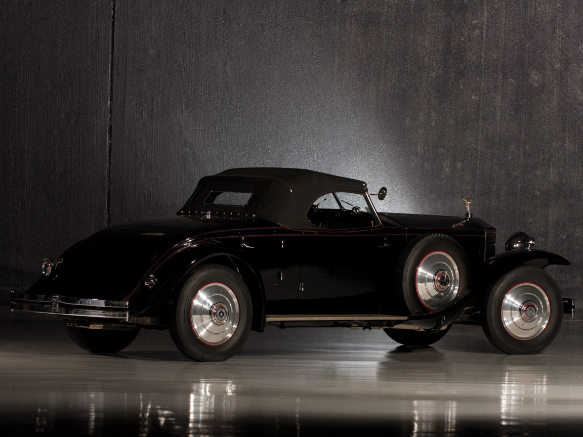 Черный ретро Роллс Ройс