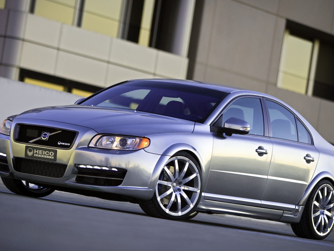 Удивительная Серебряная Volvo S80