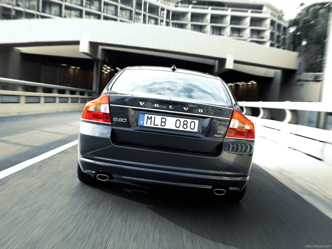  Volvo S80 сзади