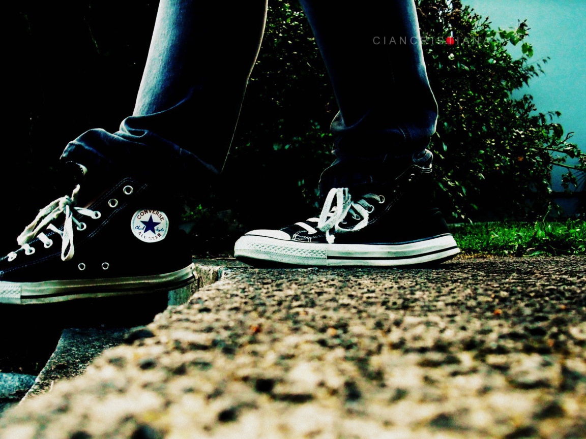 Converse jeans and shoes
