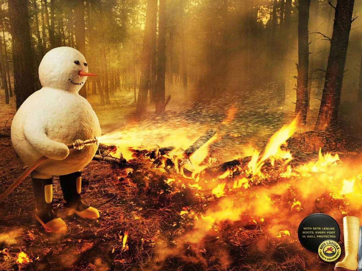 Снеговик тушит пожар