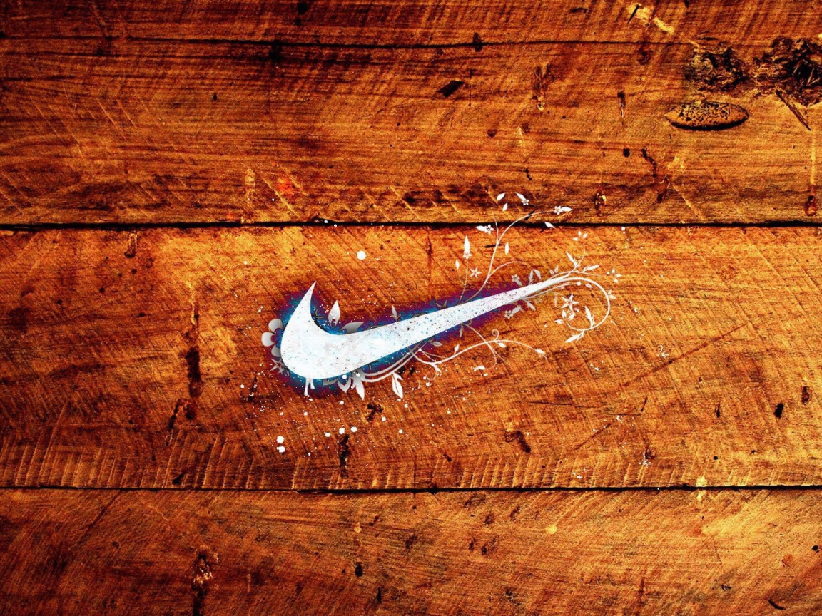 Nike на дереве