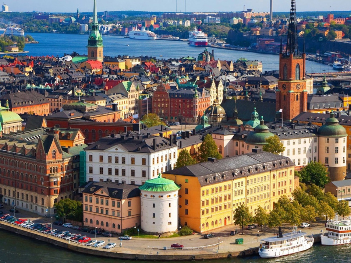 Городской пейзаж с набережной