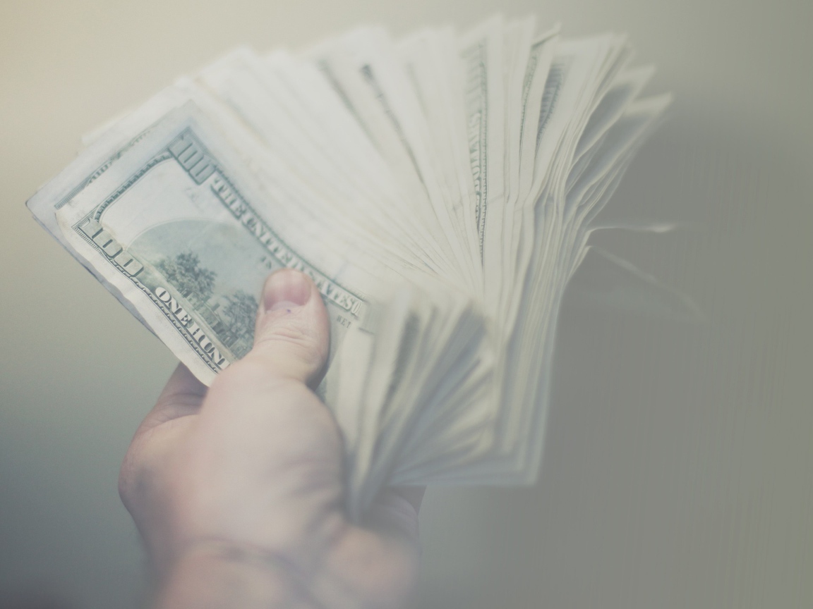 Деньги в руке
