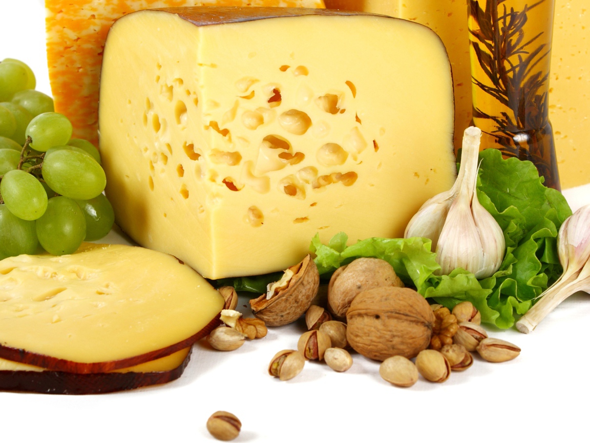 Сыр , орехи и виноград