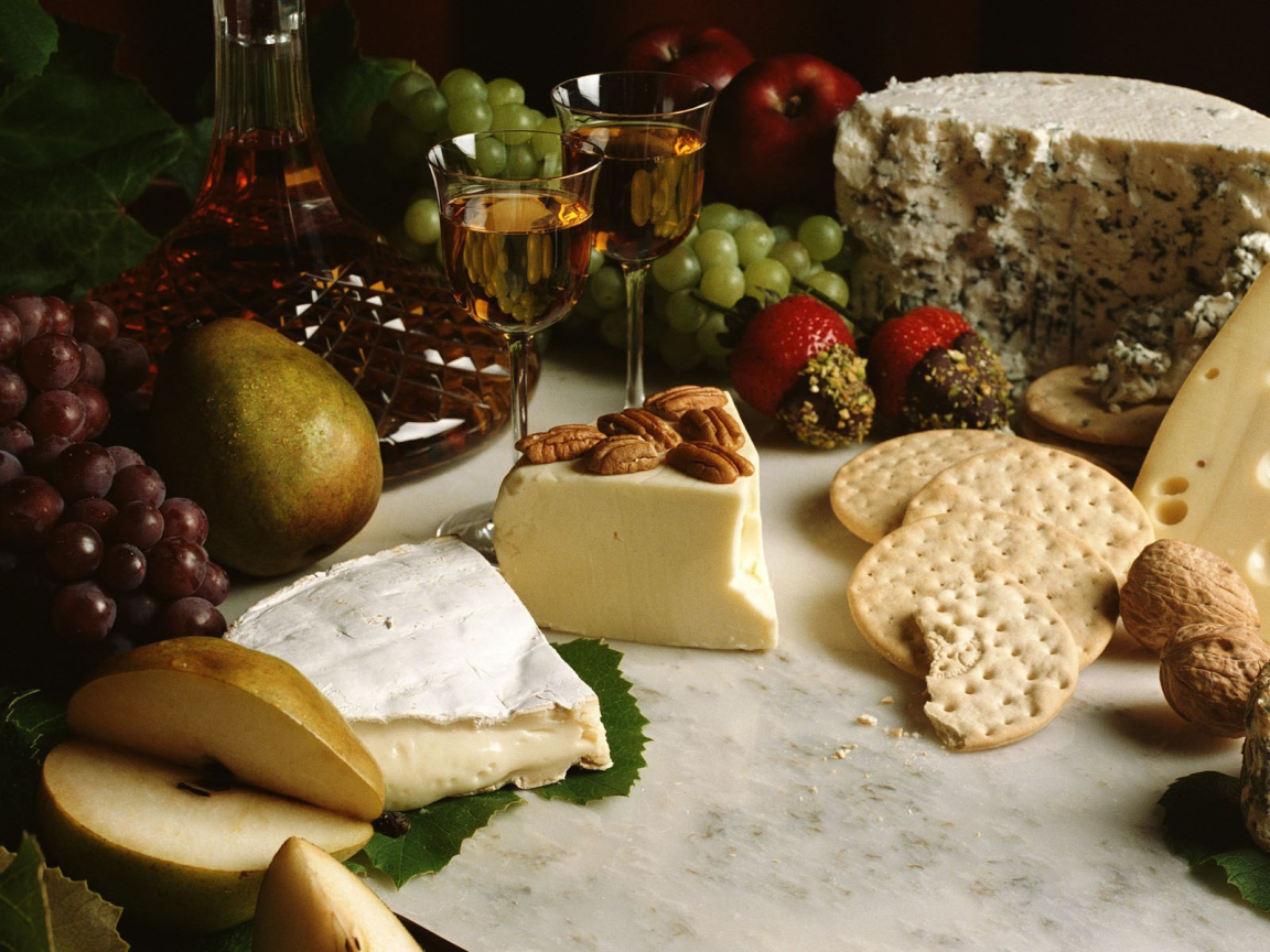 Сыр фрукты и вино