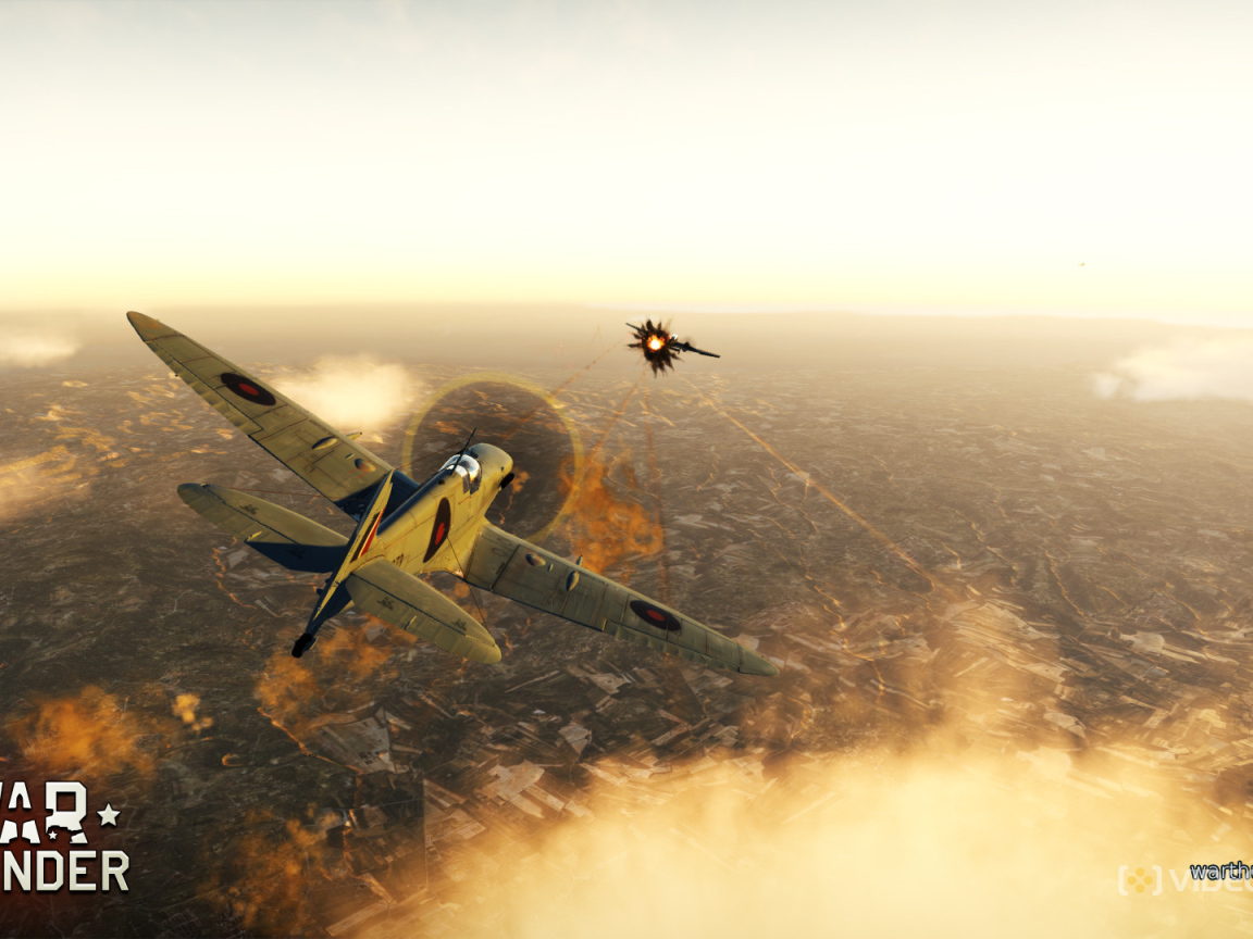 War Thunder военный самолет попал в цель