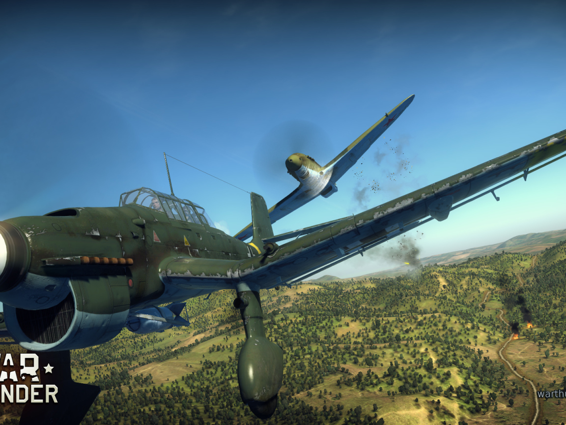 War Thunder военный самолет пытается уклоняться от пуль