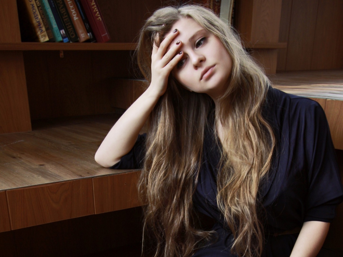 Блондинка устала