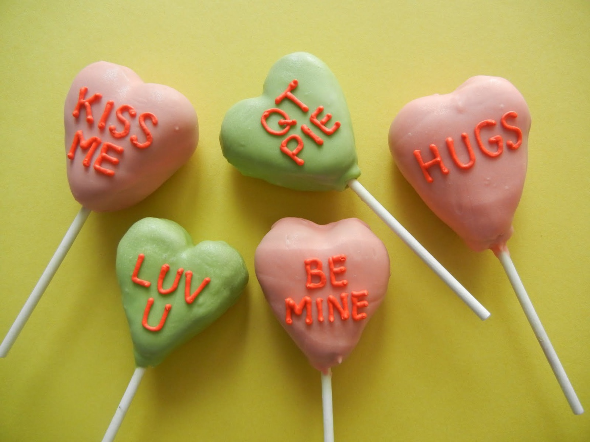 Много маленьких сердец на день рождения