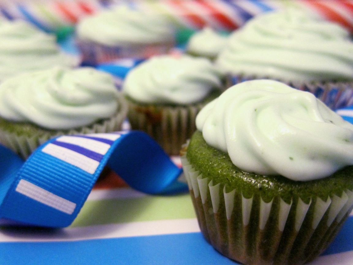 Зелёный кекс на день рождения