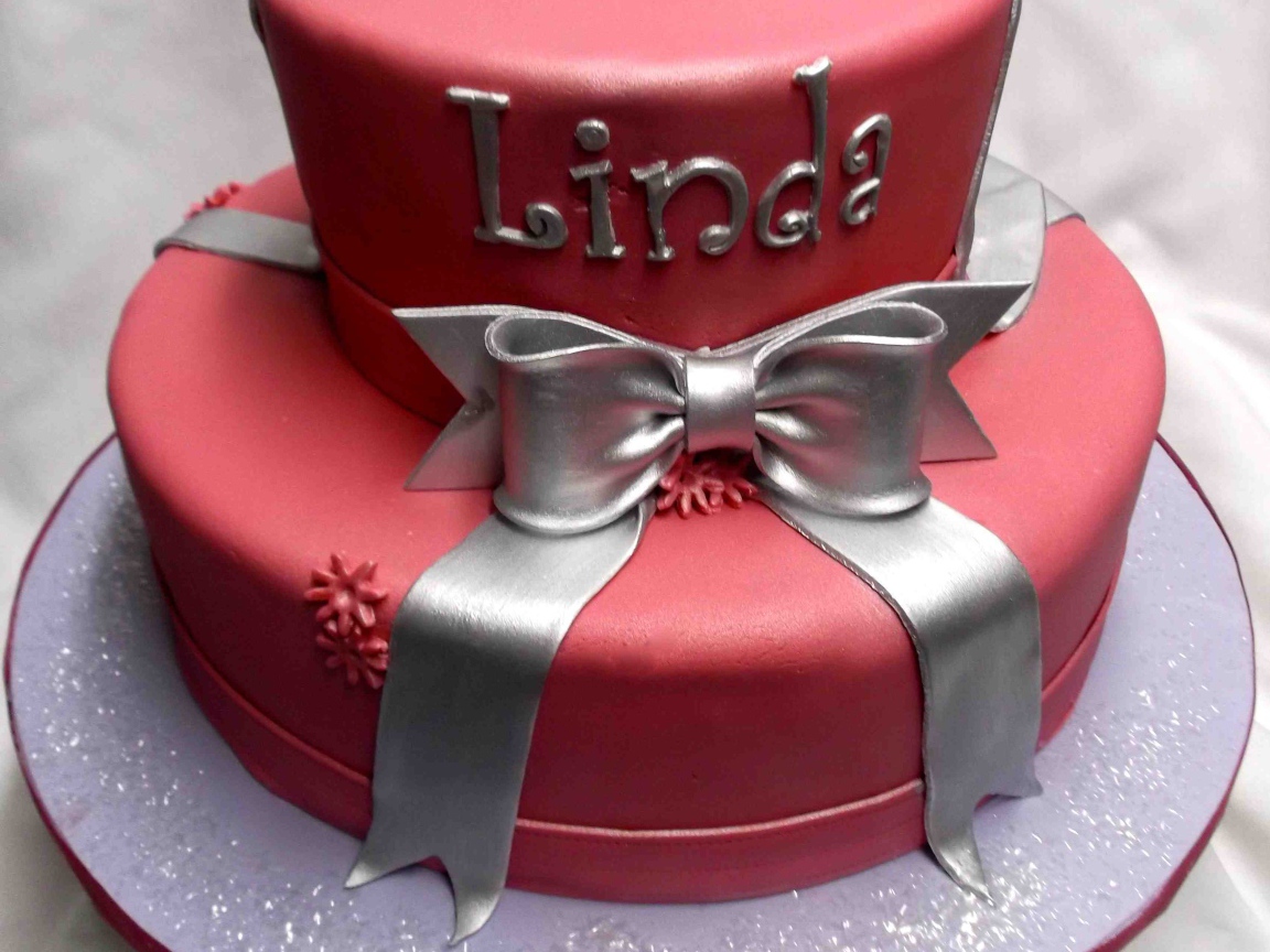 Розовый и серебристый торт на день рождения