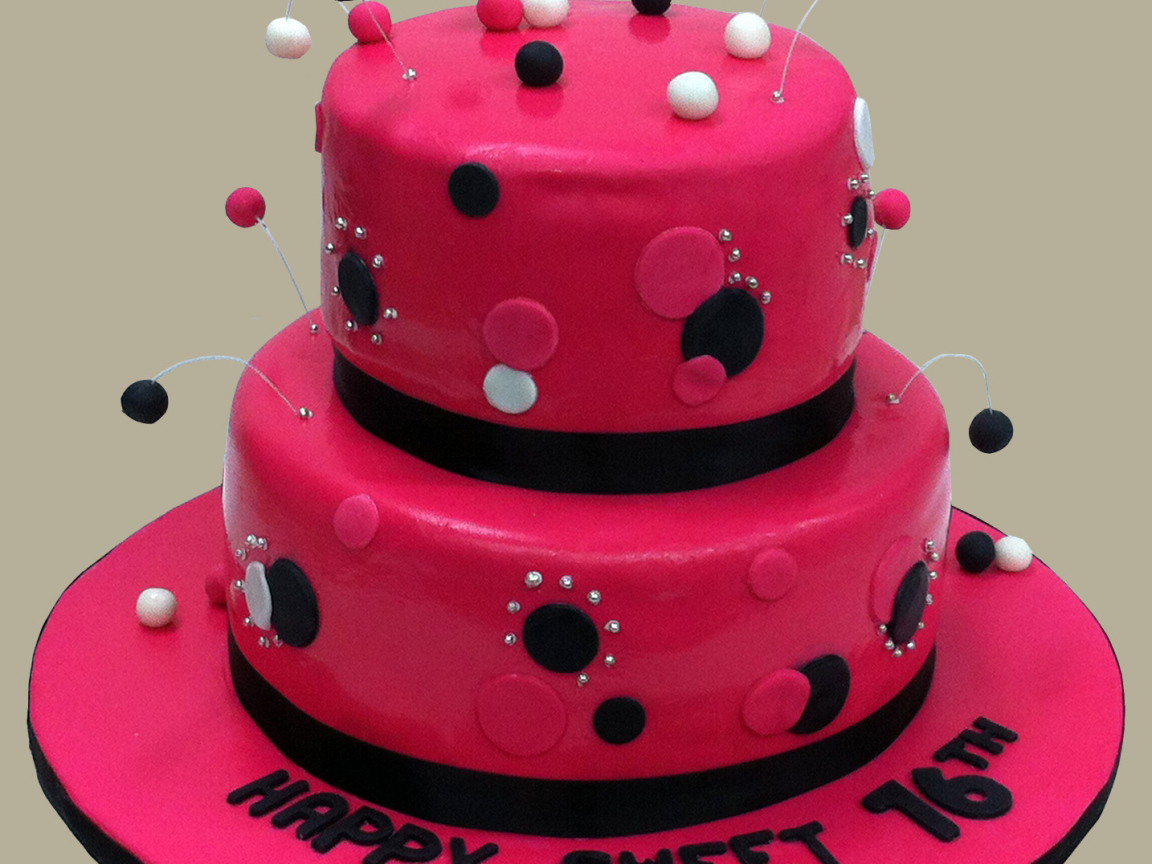 Розовый торт на день рождения