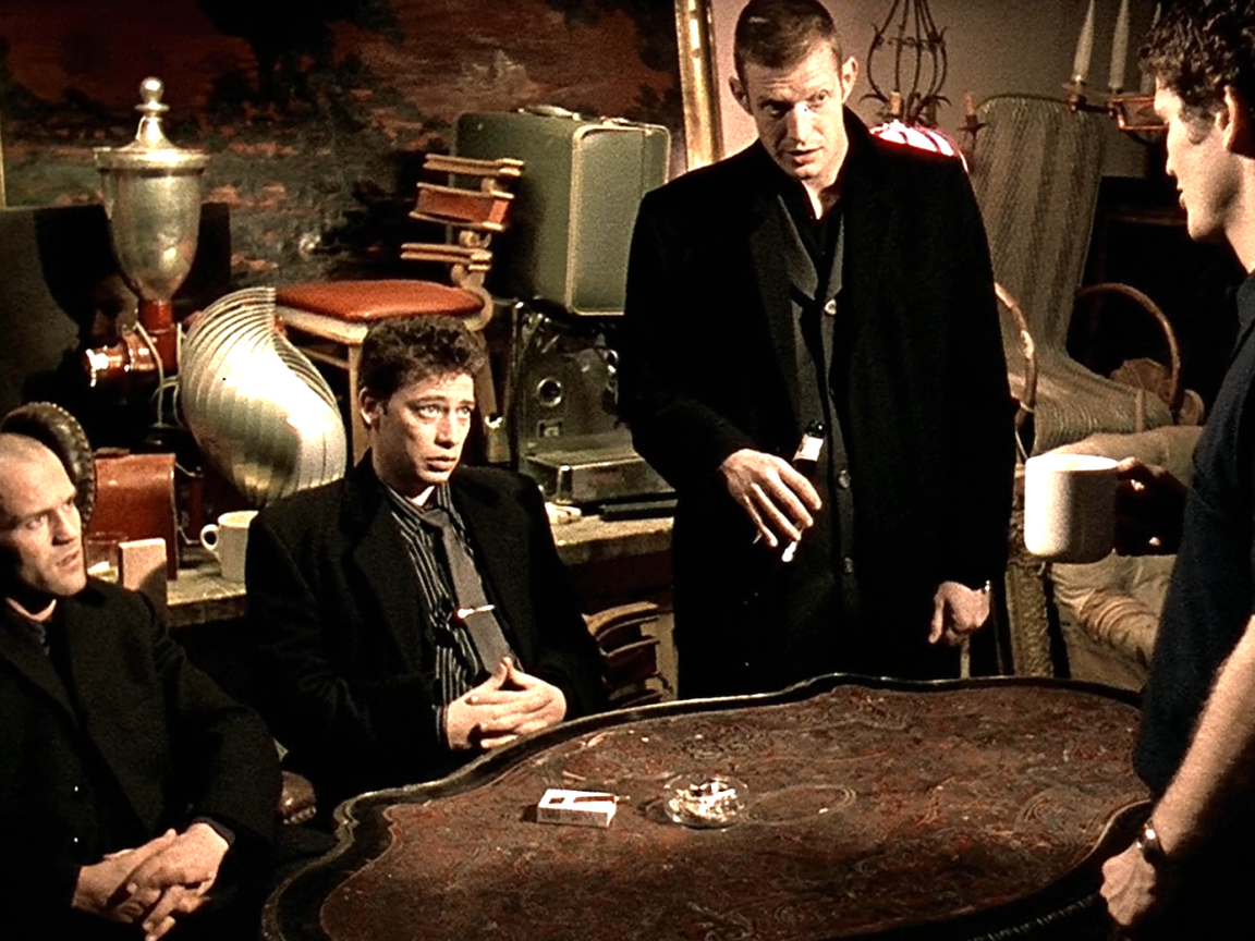 Карты, деньги, два ствола