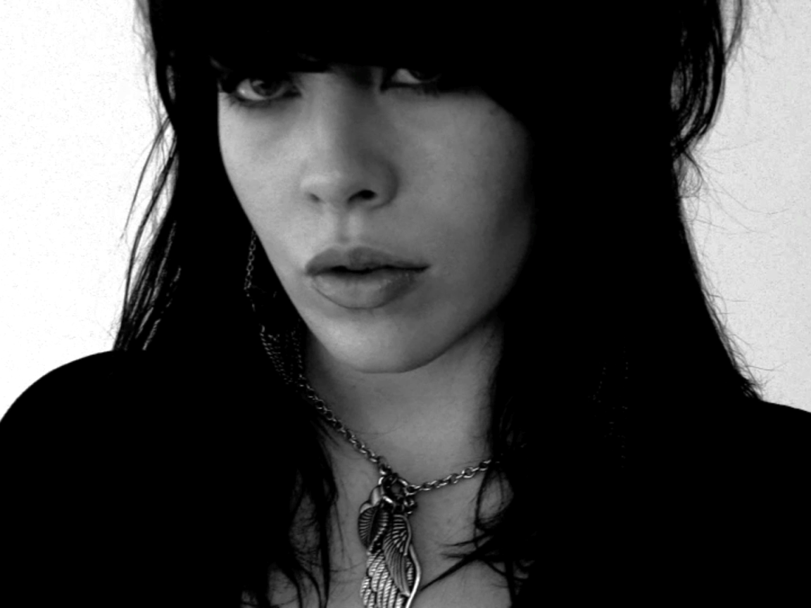 Alex Hepburn на белом фоне