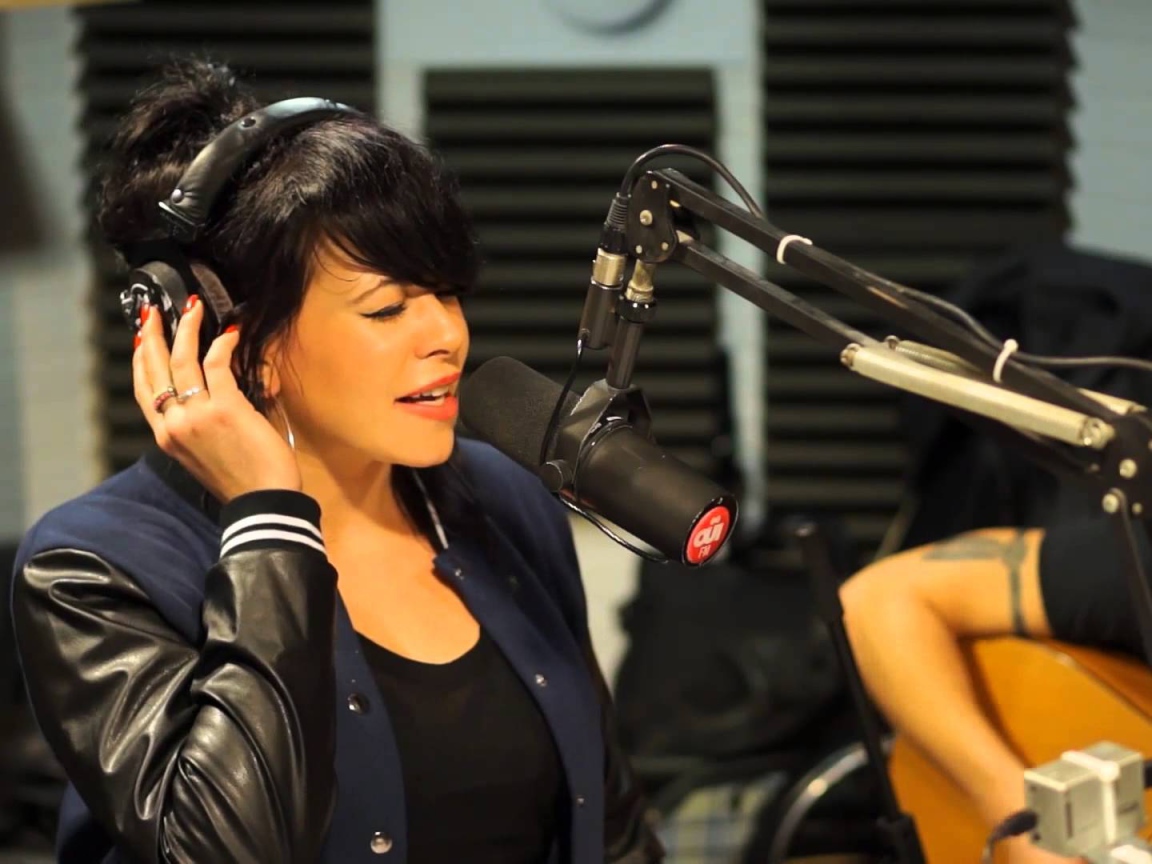 Alex Hepburn записывает трек