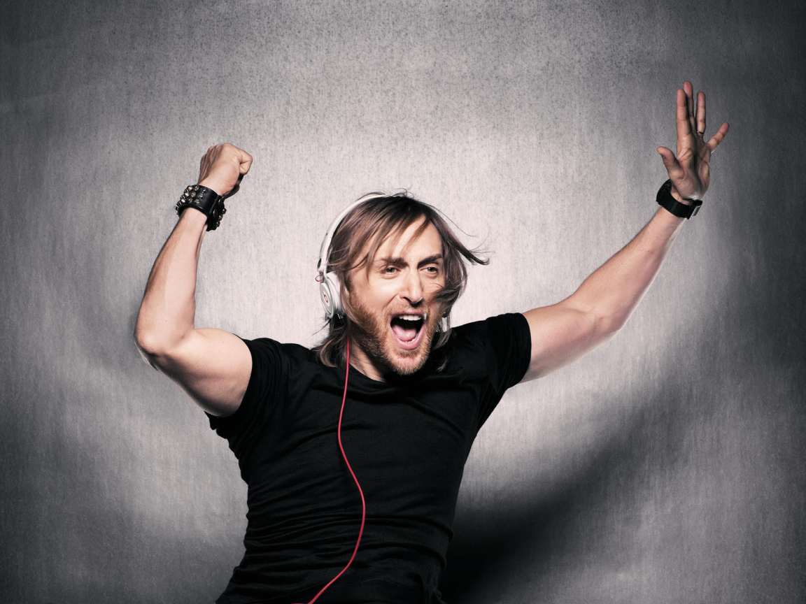 David Guetta в наушниках