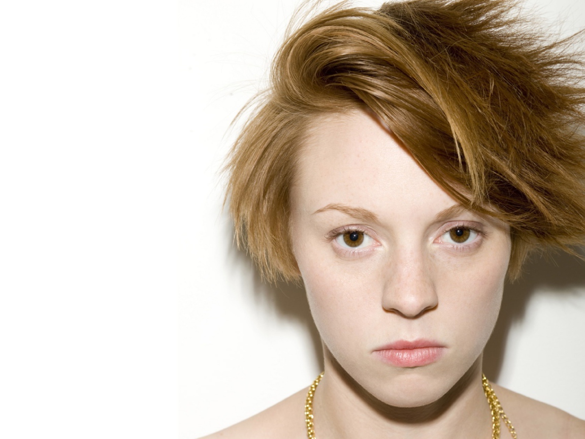 La Roux в сумасшедшей прическе