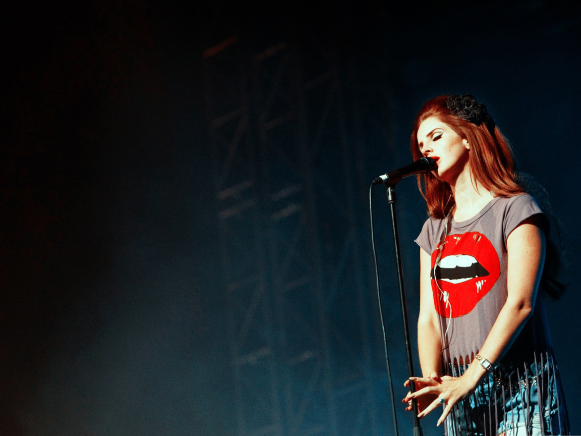 Lana Del Rey поет новую песню