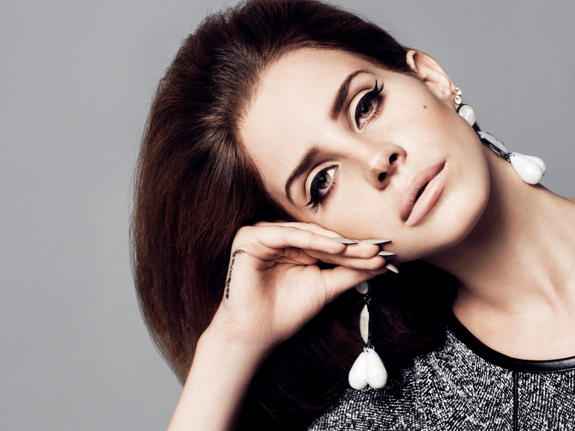Lana Del Rey позирует для камеры