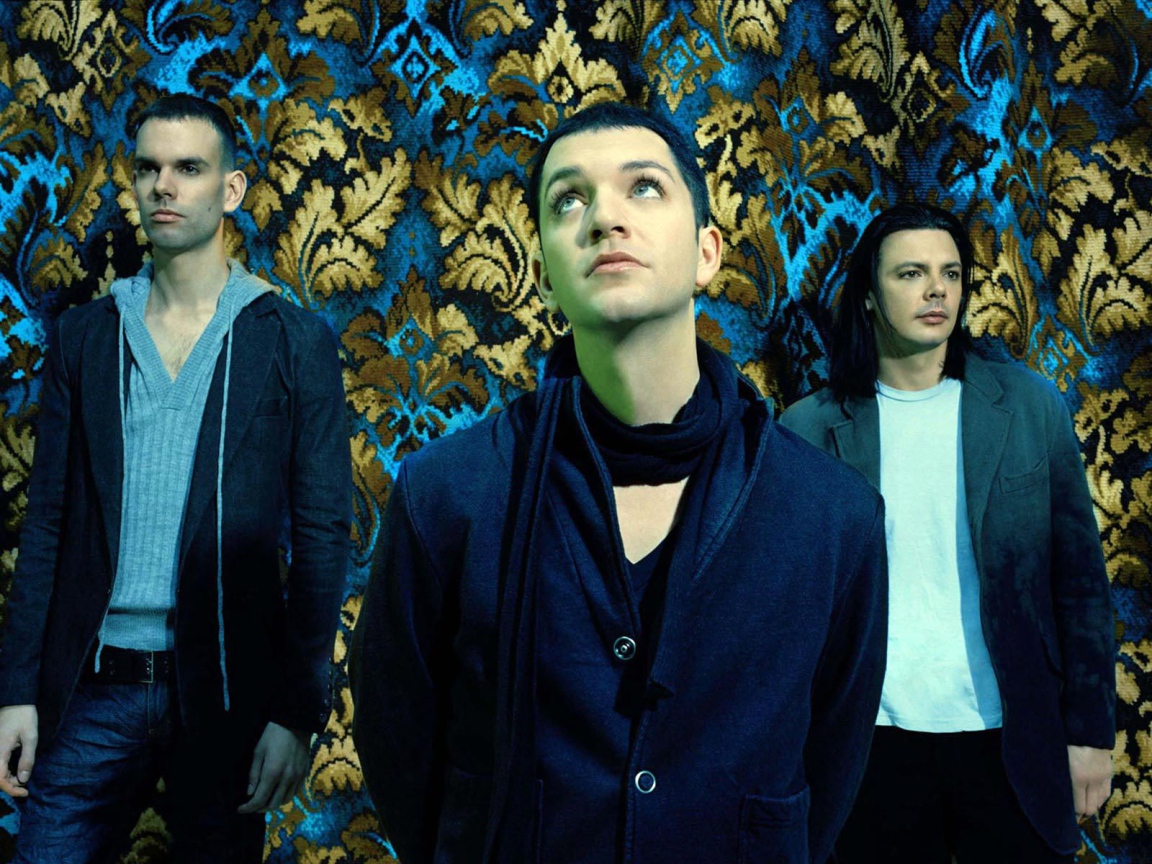 Placebo на разноцветном фоне