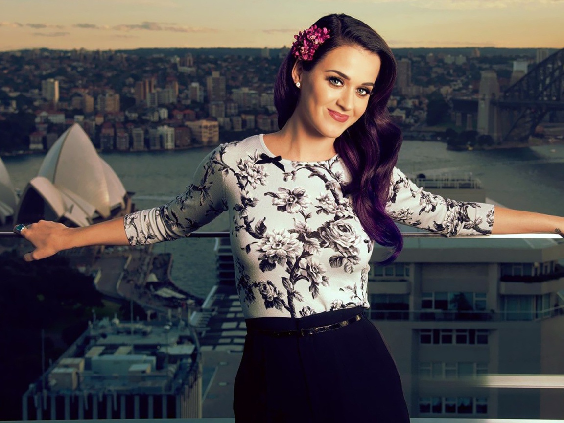 Певица Кэти Перри на фоне Сиднея