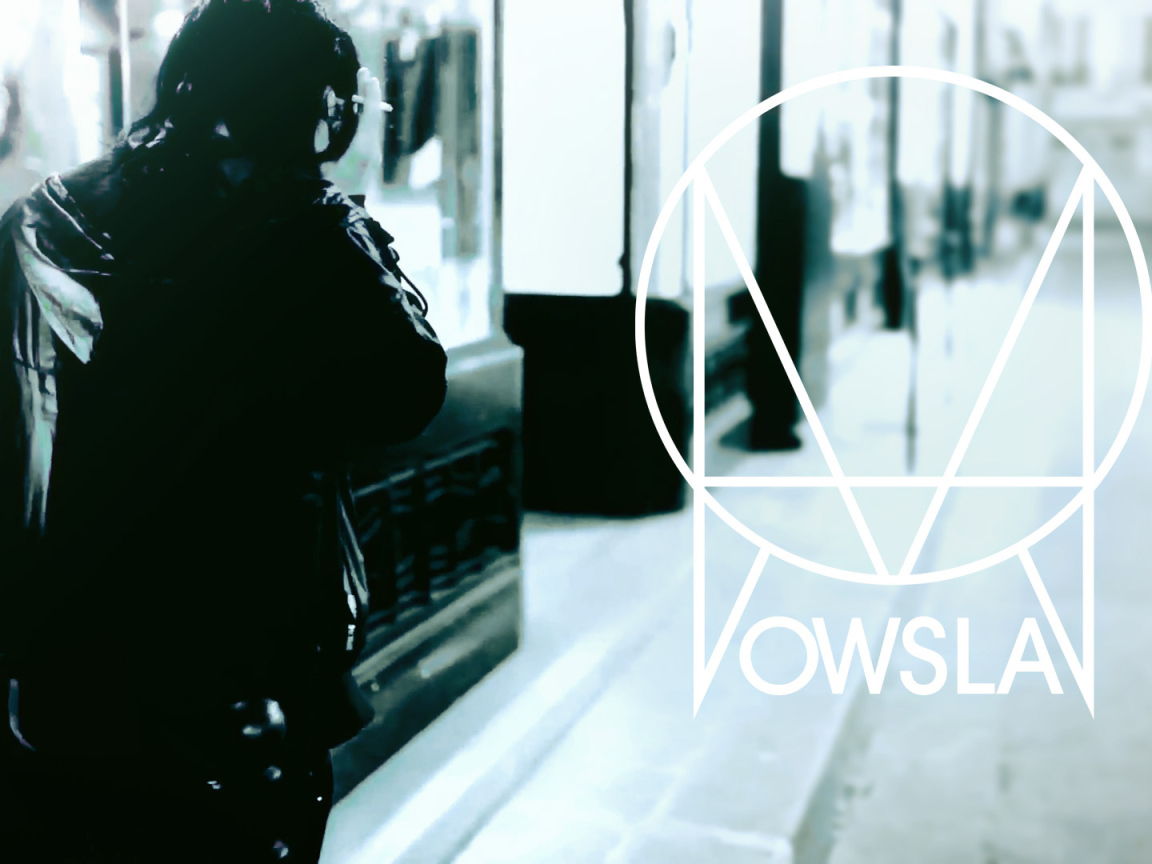 Skrillex идет по улице