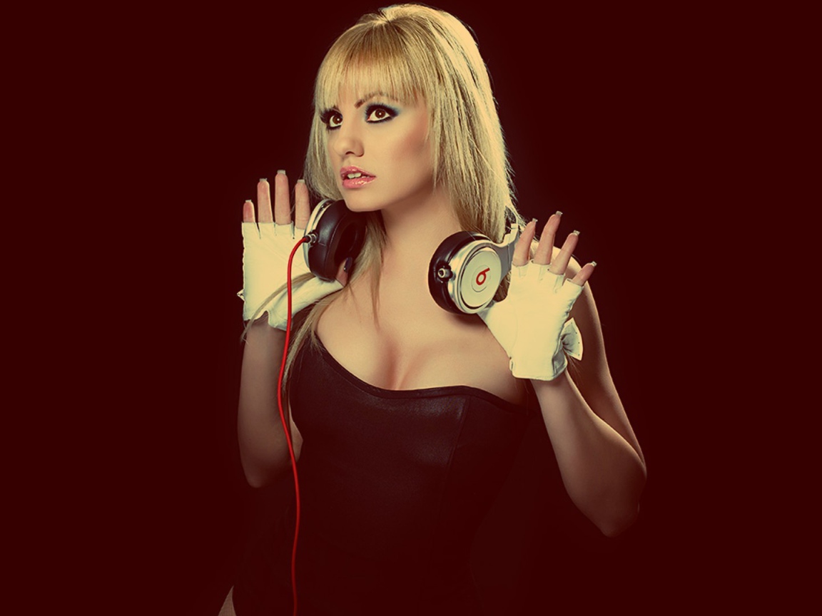 Певица Александра в студии