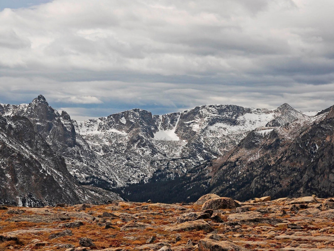 Вид на заснеженные горы