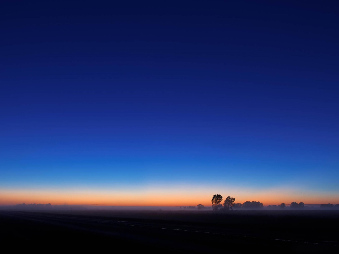 Восход солнца на горизонте