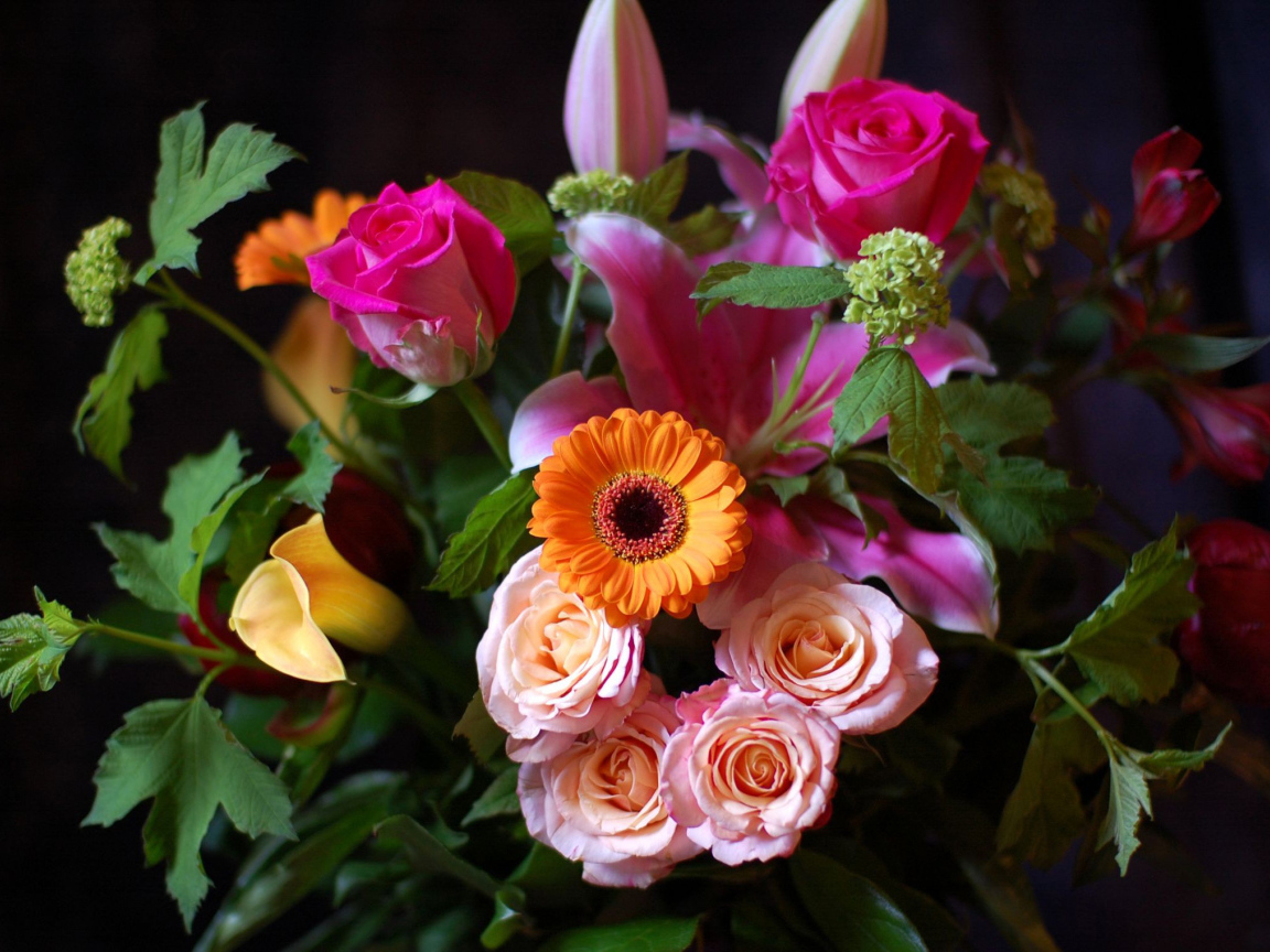 Букет роз с хризантемой