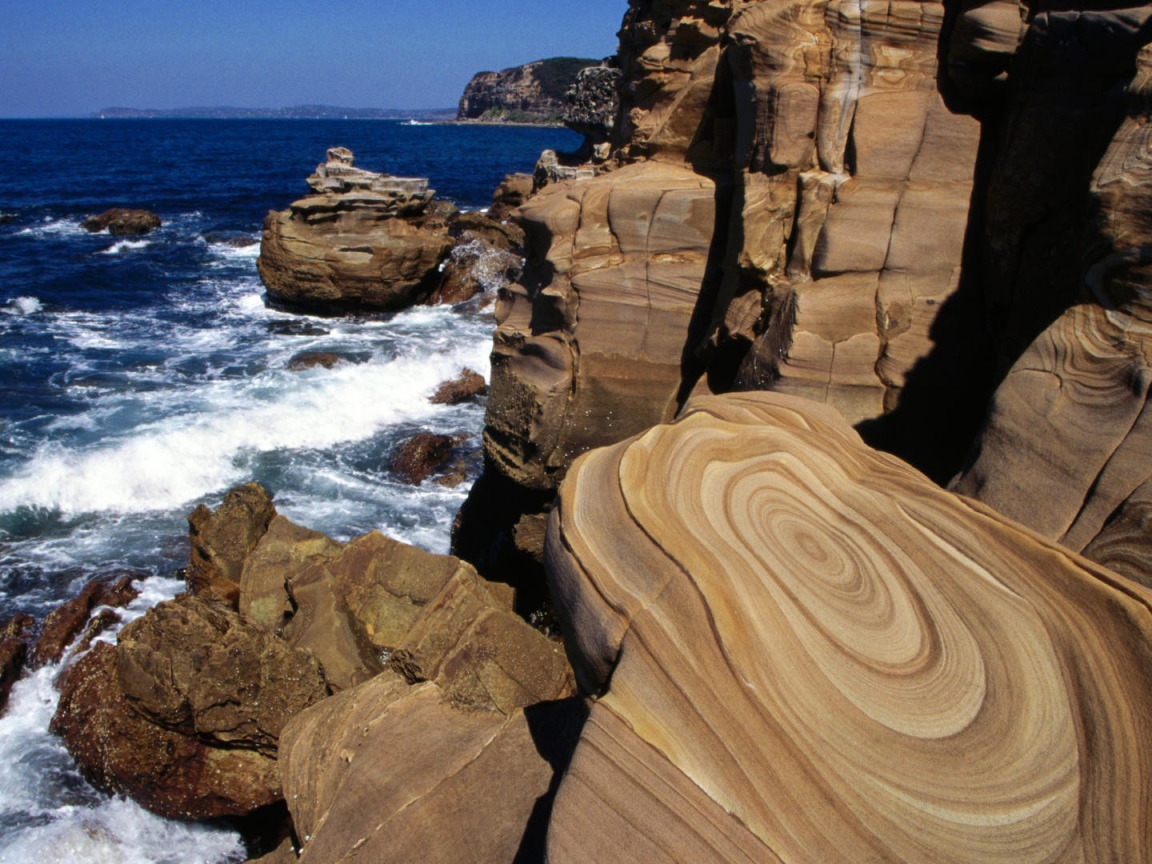 Красивый рисунок на скалах