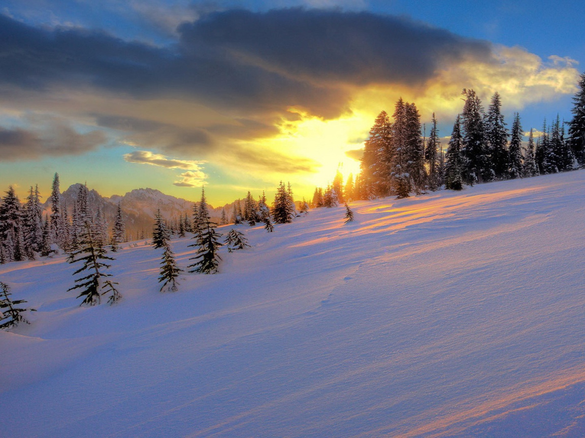 Закат на склоне горы