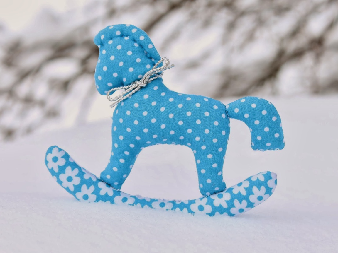 Синяя лошадь 2014