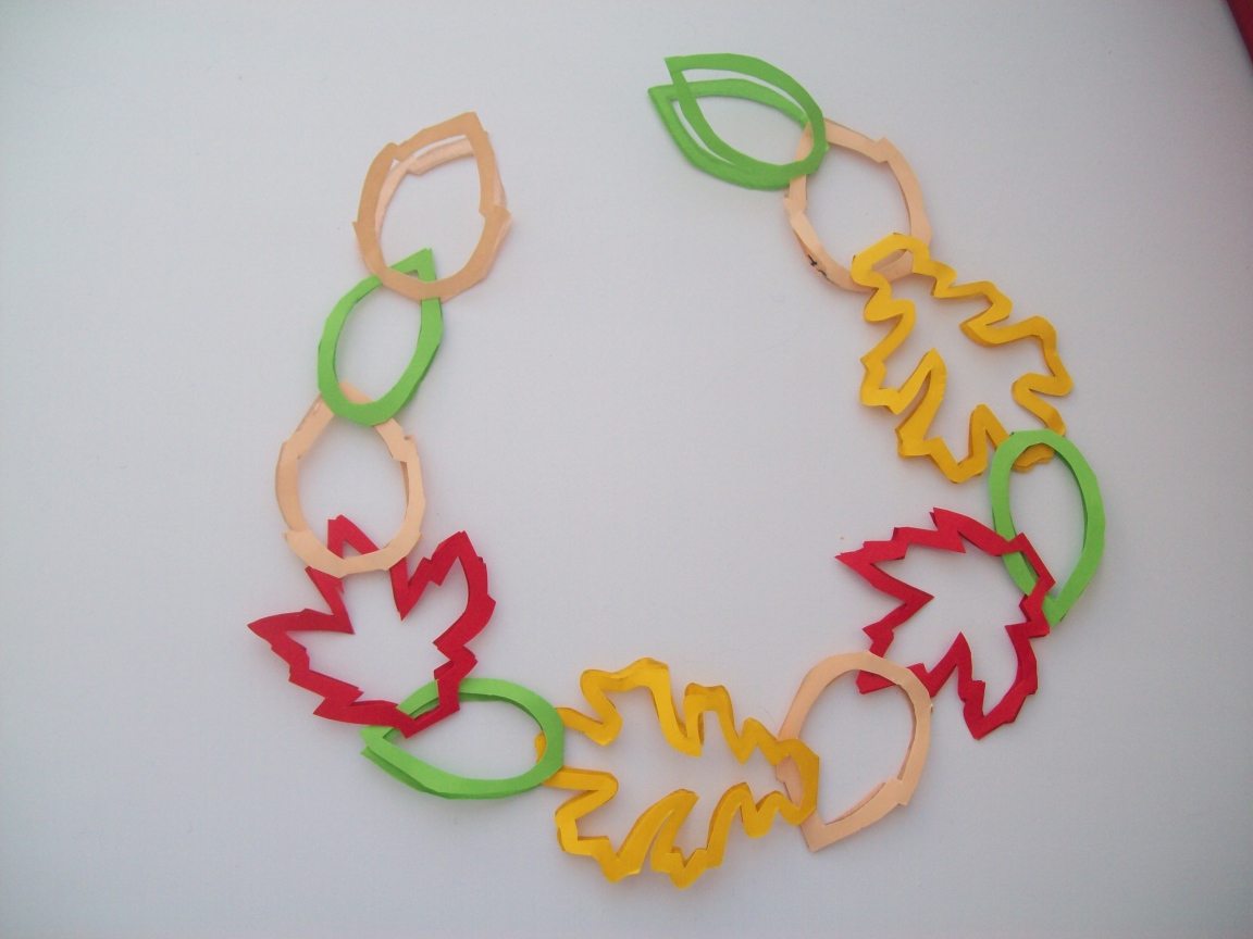 Гирлянда из осенних листьев