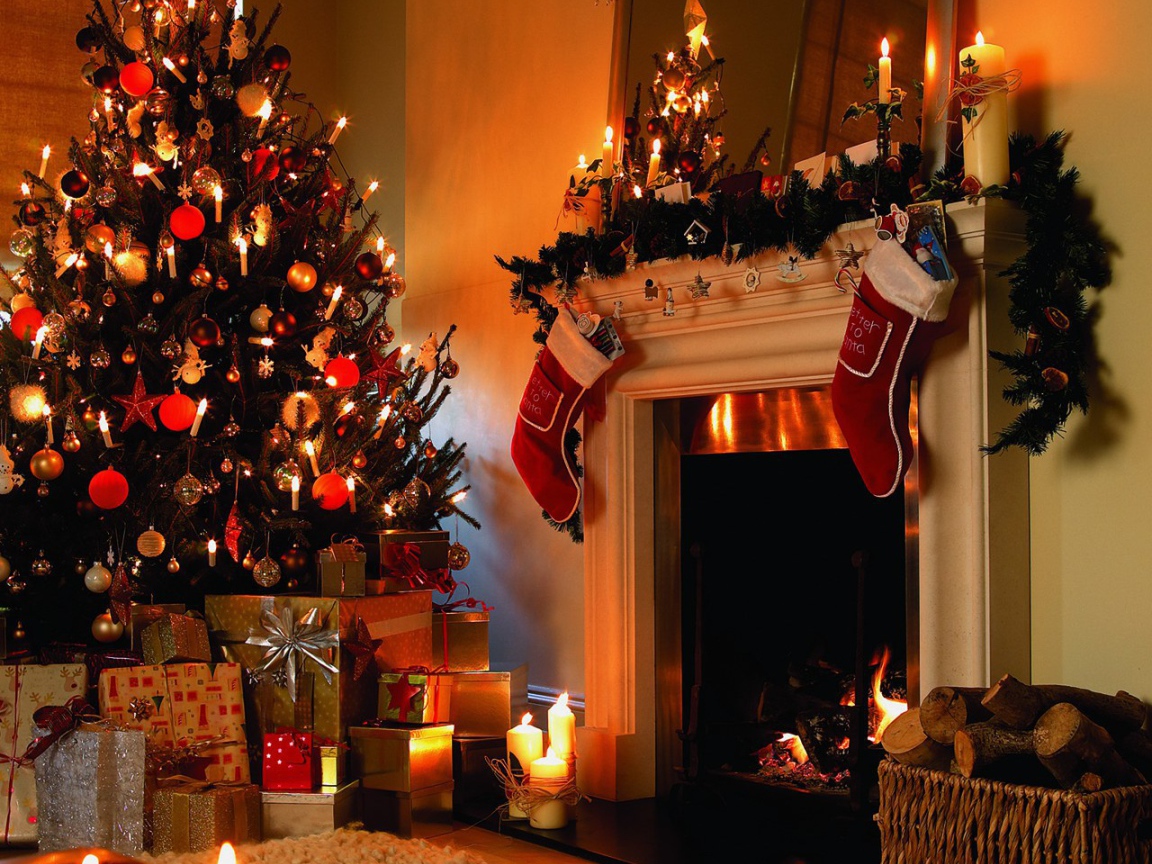 Подарки для детей под новогодней елкой в 2014 год лошади