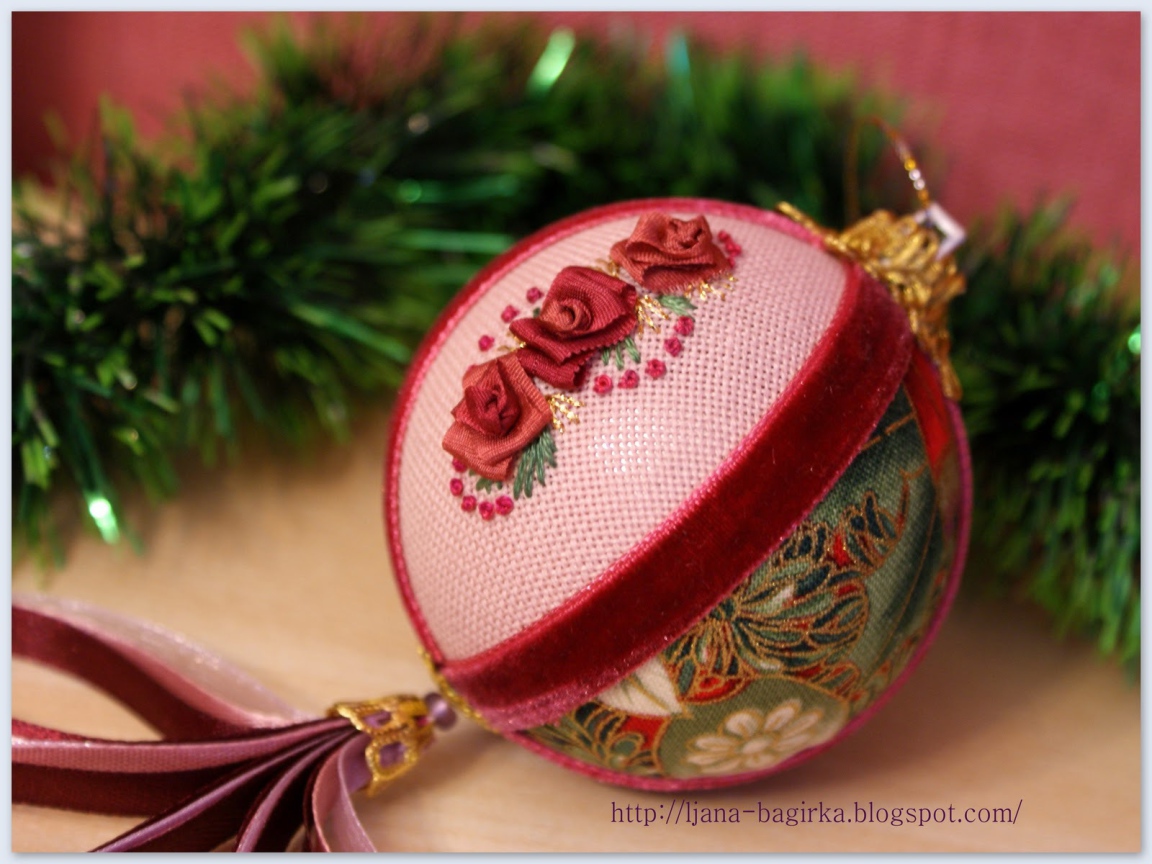 Pучные елочные игрушки