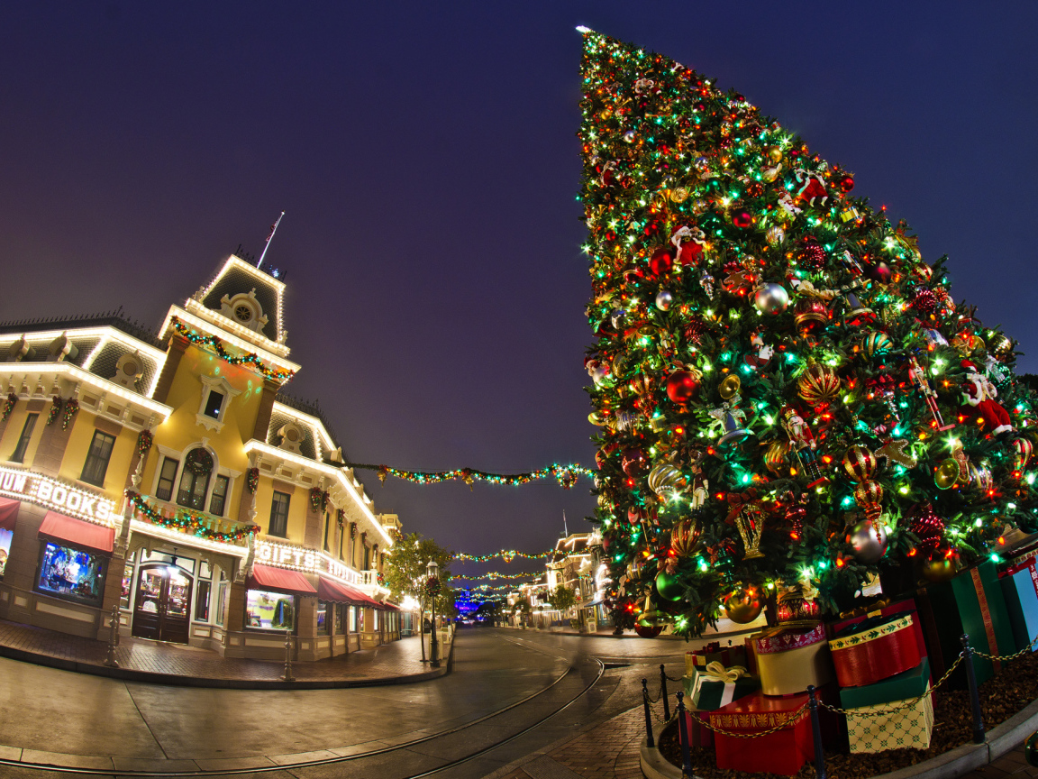 Интересная новогодняя елка