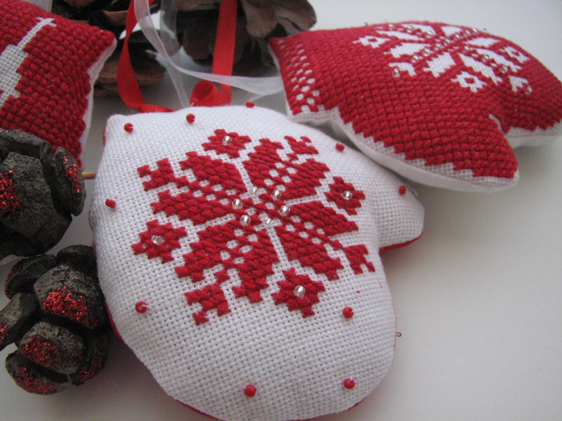 Первые елочные игрушки