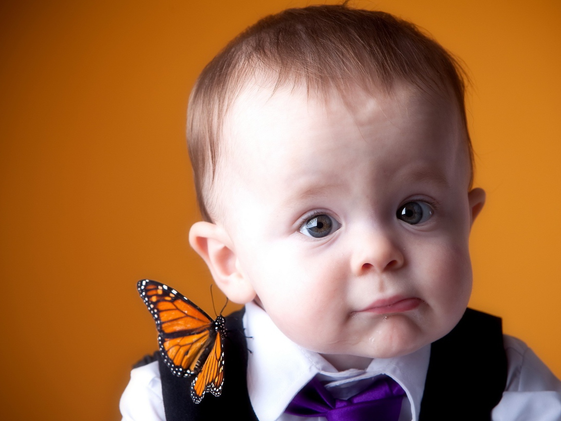 Мальчик с бабочкой
