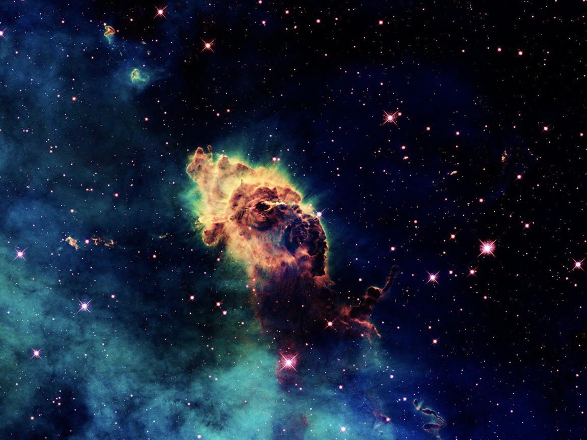 Астероид летящий в космосе