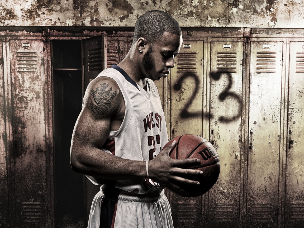 Баскетболист с мячом