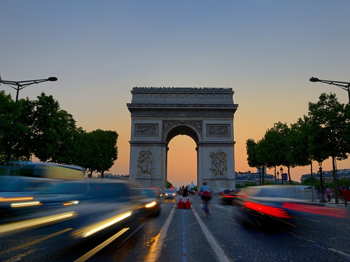 Arc de Triomphe view from the road